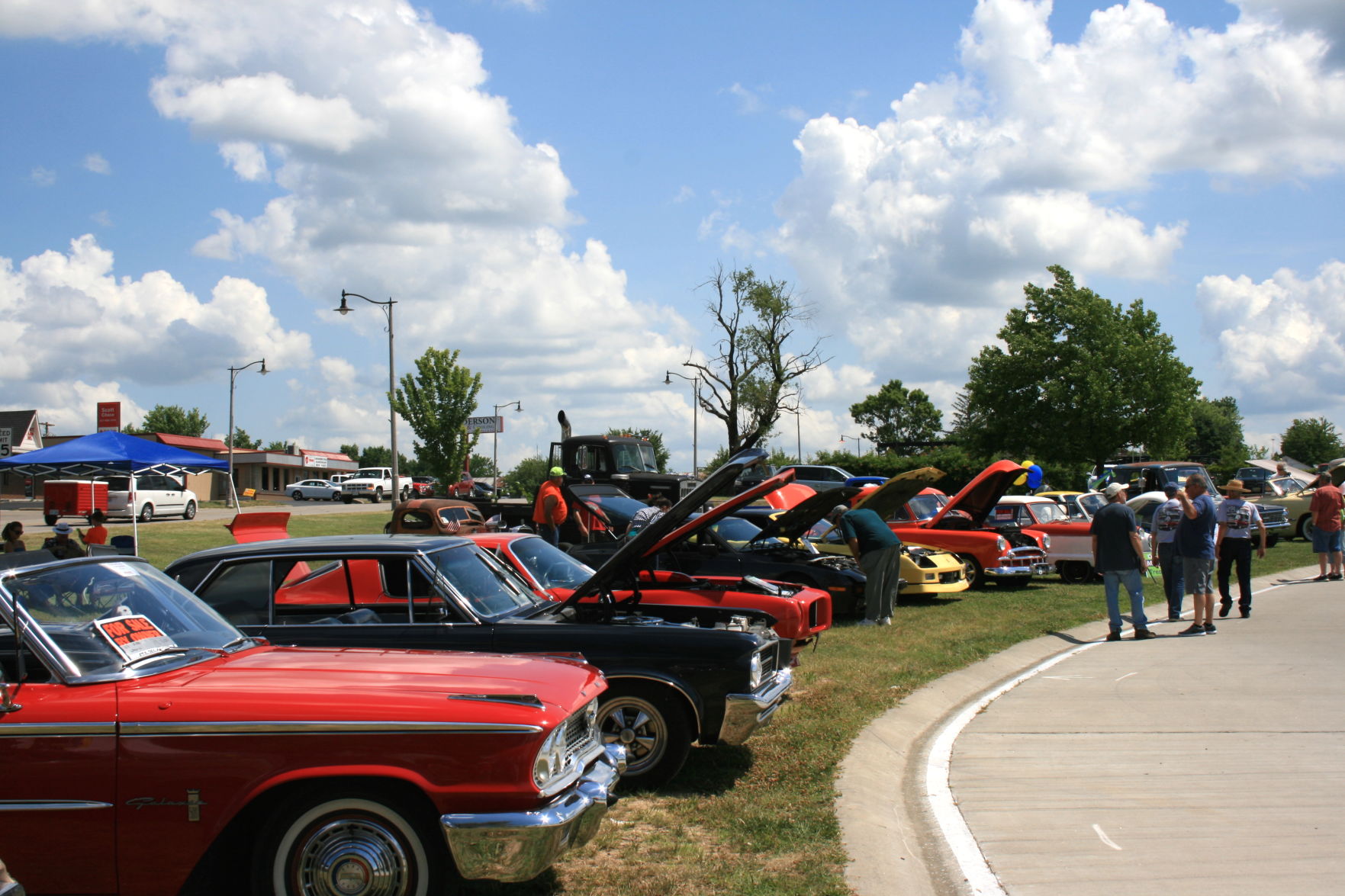 Cruise-in photo 2018.jpg